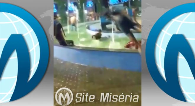 Jovens utilizam fonte da Praça da Sé como piscina, em Crato; risco