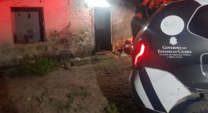 Dupla armada invade casa e mata homem na frente da mulher e da enteada de cinco anos