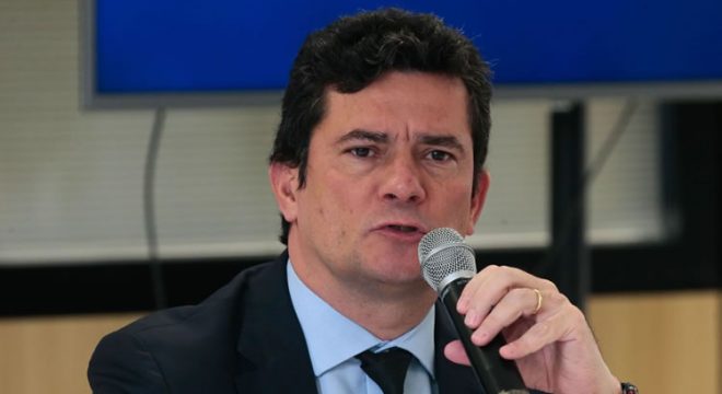 Na contramão de Bolsonaro, Moro endurece medidas de isolamento