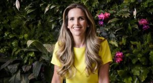 Mariana Ferrão contrai coronavírus e causa pânico em moradores de condomínio ao passear