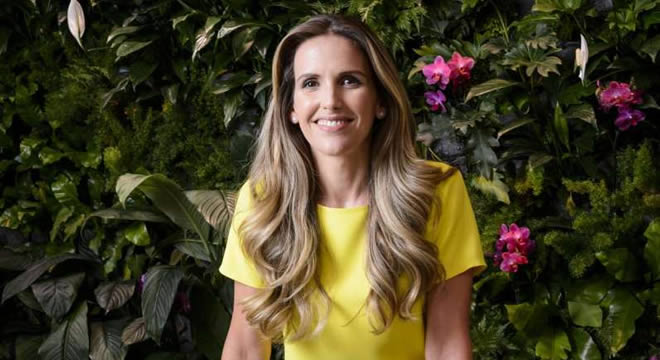 Mariana Ferrão contrai coronavírus e causa pânico em moradores de condomínio ao passear