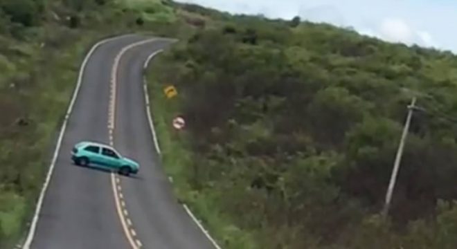 Moradores bloqueiam estrada no Ceará com medo do coronavírus e Polícia libera pista