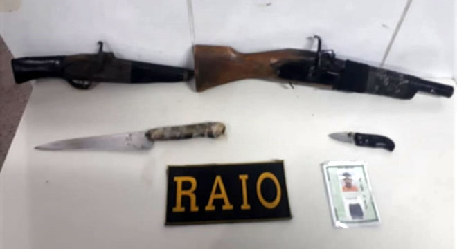 Menor de 16 anos é apreendido em Juazeiro com duas armas de fogo e duas brancas