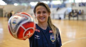 Pela sexta vez seguida, cearense Amandinha é eleita melhor jogadora de futsal do mundo