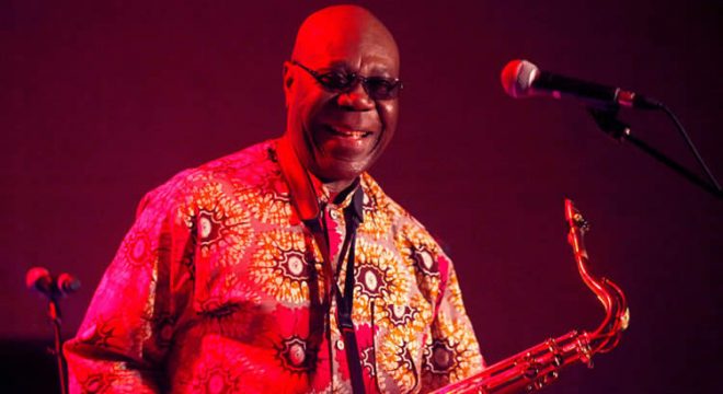 Lenda do jazz, Manu Dibango morre após ser diagnosticado com coronavírus