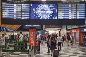 Companhias aéreas iniciam período com somente voos essenciais no país