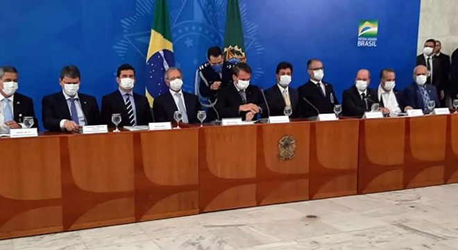 Presidente e ministros definem medidas para conter efeitos do novo coronavírus