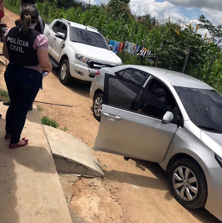Polícia Civil prende irmãos com carros, cartões bancários, armas e munições em Acopiara
