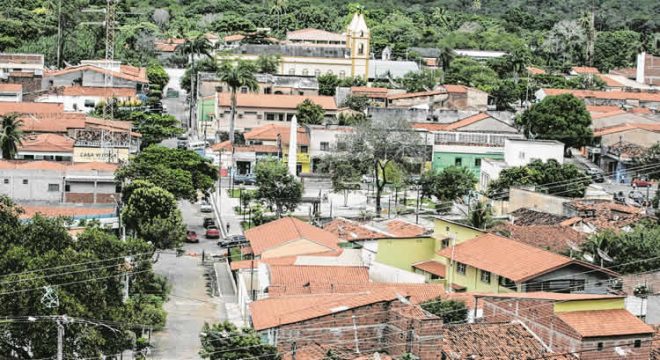 Sem dinheiro, municípios cearenses cortam salários e serviços para sobreviver à crise