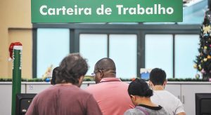 Corte de salário ou contrato suspenso já atinge 2,4 milhões de brasileiros