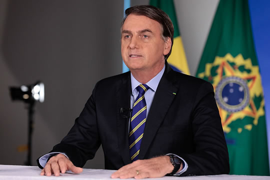 Bolsonaro cita Kalil ao insistir em uso de cloroquina contra coronavírus