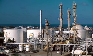 Gasolina nas refinarias atinge menor patamar em ao menos 15 anos