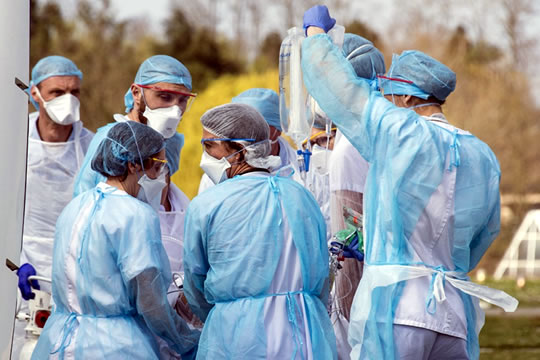 Confinamento evitou 62 mil mortes por Covid-19 na França em um mês, diz estudo