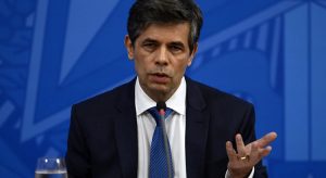 Após pressão e críticas, ministro Nelson Teich convida secretários de Saúde para reunião