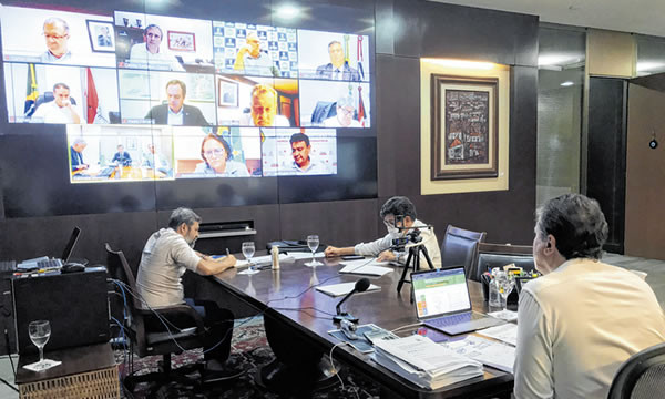 Camilo Santana ressalta preocupação com carência de médicos no combate a Covid-19