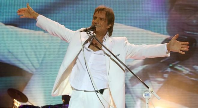 Roberto Carlos planeja live com show para o próximo fim de semana