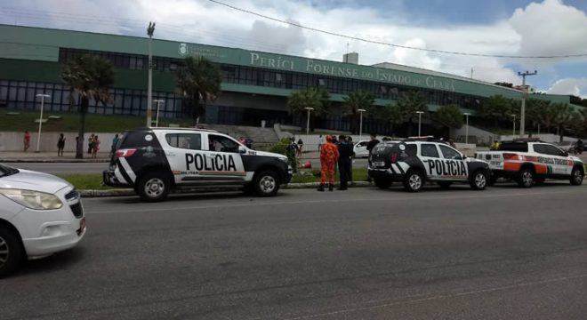 Corpo de jovem é amarrado e deixado dentro de saco, em frente à Pefoce