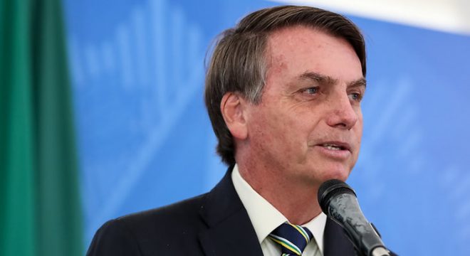 Bolsonaro inclui academias e salões de beleza em serviços essenciais durante pandemia