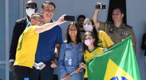 Bolsonaro participa de ato contra Sérgio Moro, Congresso e STF