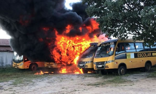 Ônibus escolares de Barro são queimados; incêndio pode ser criminoso, diz prefeito