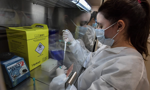 Indústria farmacêutica acredita em vacina contra coronavírus ainda em 2020