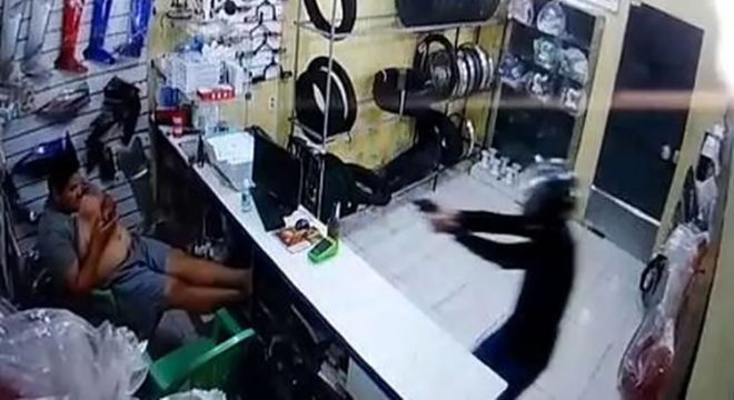 Proprietário de oficina é morto a tiros por motociclista em Fortaleza