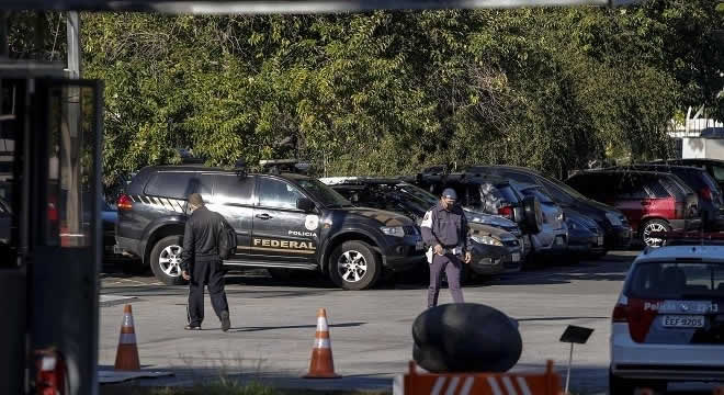 PF cumpre mandados de busca e apreensão em inquérito do Supremo contra fake news