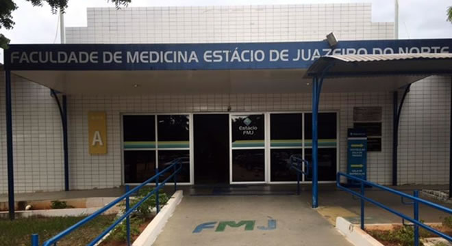 Estudantes de medicina da FMJ cobram aplicação do desconto