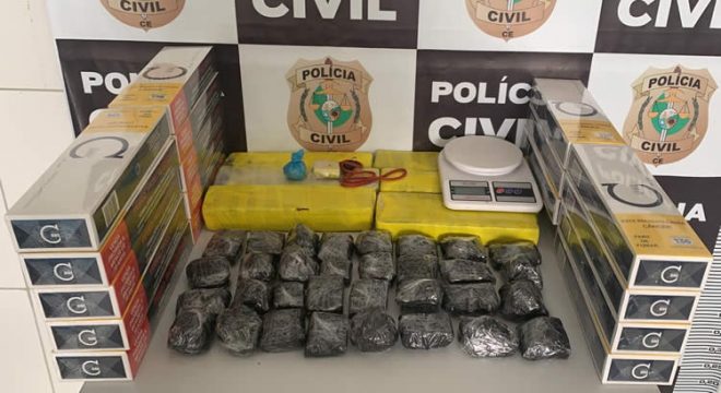 Mãe e filho são presos em operação contra o tráfico de drogas no Ceará