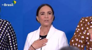 Bolsonaro recebe Regina Duarte no Palácio do Planalto