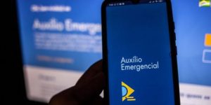 Cerca de um terço dos que pediram auxílio emergencial ainda não receberam, diz Datafolha