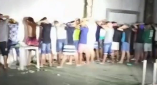 Polícia encerra baile funk com aglomeração de pessoas
