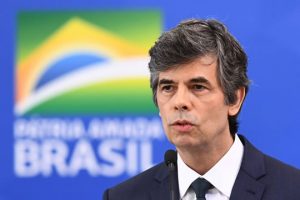 Imprensa internacional destaca demissão de Teich como 'crise' no Brasil