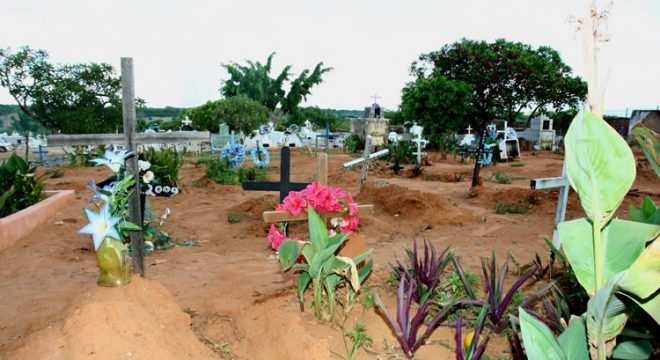 Pefoce do Cariri sepulta vítimas de acidente e homicídios em Campos Sales e Crato