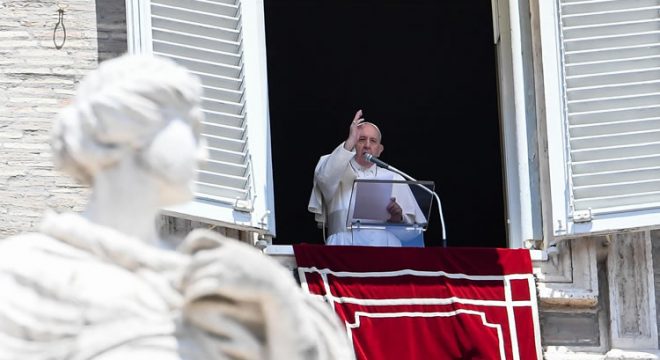 Papa Francisco faz referência ao Brasil em celebração no Vaticano, "Uma morte por minuto! Terrível!"