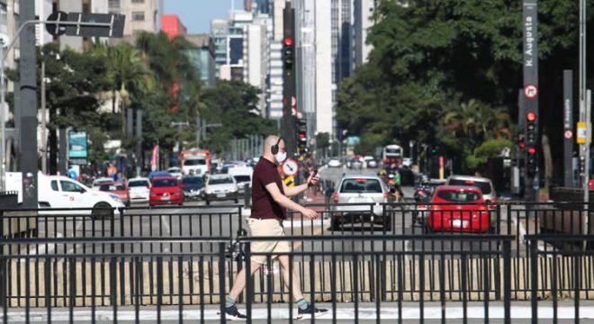 Senado aprova uso obrigatório de máscara em todo o País; texto volta para Câmara