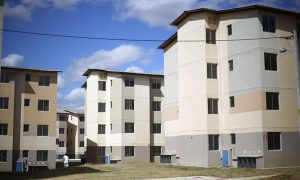 Crise trava planos de corte nos juros dos financiamentos do Minha Casa