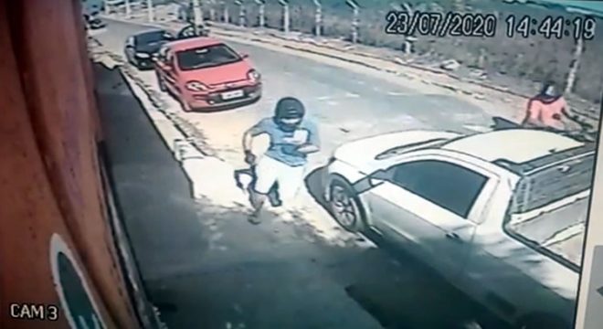 Veja o flagrante de tiroteio em Juazeiro do Norte na tarde de ontem