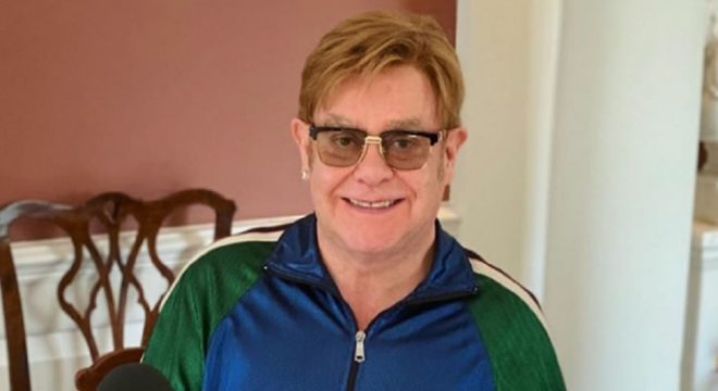 Elton John comemora 30 anos de sobriedade e diz que poderia estar morto