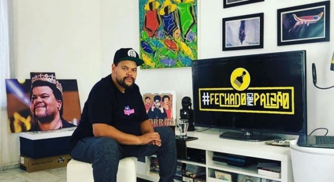 Babu Santana se muda para mansão no Rio com dois andares e piscina