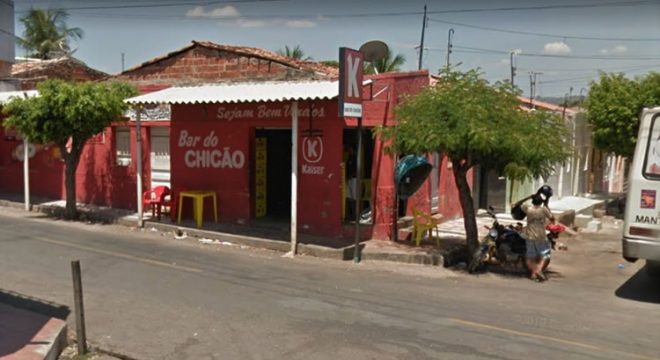 Acusado de homicídio em Juazeiro foi morto a facadas em frente ao bar do pai