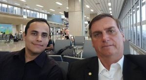 Assessor de Bolsonaro é responsável por páginas de fake news, diz investigação