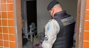 Bebê é encontrado morto em carrinho