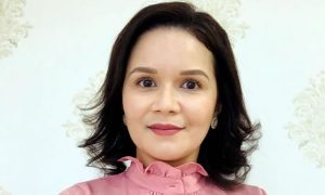 Lesões vermelhas na pele, queda de cabelo, espinha no rosto e caspa na cabeça são comuns na quarentena