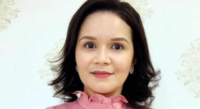 Lesões vermelhas na pele, queda de cabelo, espinha no rosto e caspa na cabeça são comuns na quarentena