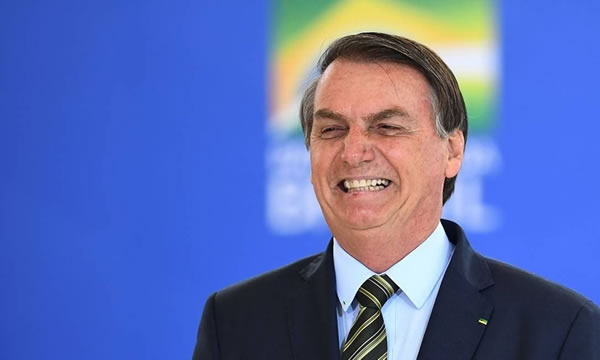 Apoio a Bolsonaro é maior entre homens com escolaridade baixa e sem renda