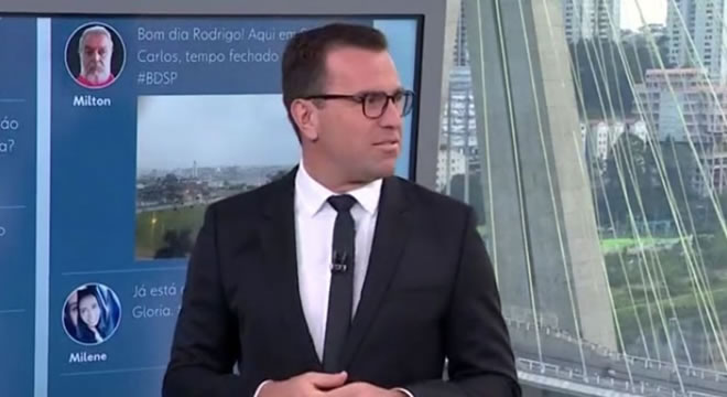 Rodrigo Bocardi é chamado de burro ao vivo por telespectador e reage