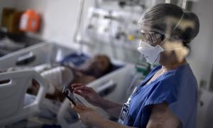 Mulheres teriam melhor resposta imunológica à Covid-19, diz estudo