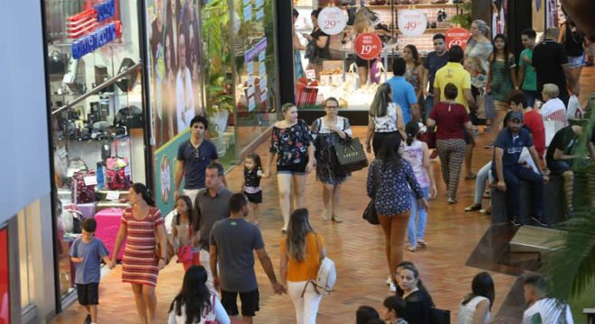 Com 2,8 mi de casos de coronavírus, governo anuncia nova edição da Black Friday brasileira