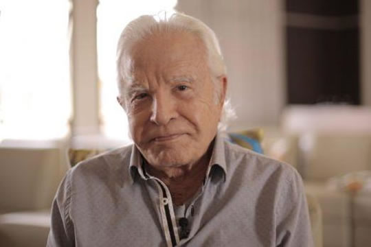 Cid Moreira confessa que apresentou Jornal Nacional de bermuda e explica o motivo